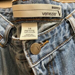 Used LB Venezia Bootcut Classic Jeans 
Size 14 Petite 100% Cotton Made Hong Kong